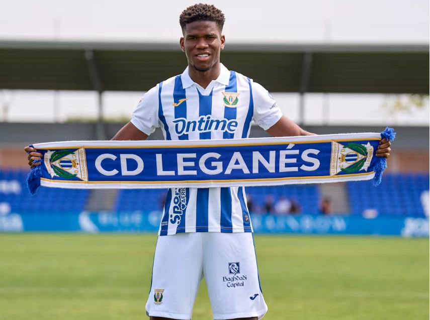 间锻炼了职, 并随一线队, ue