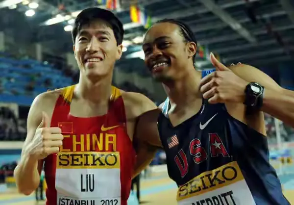 月薪, 育产业的地, 运动员外