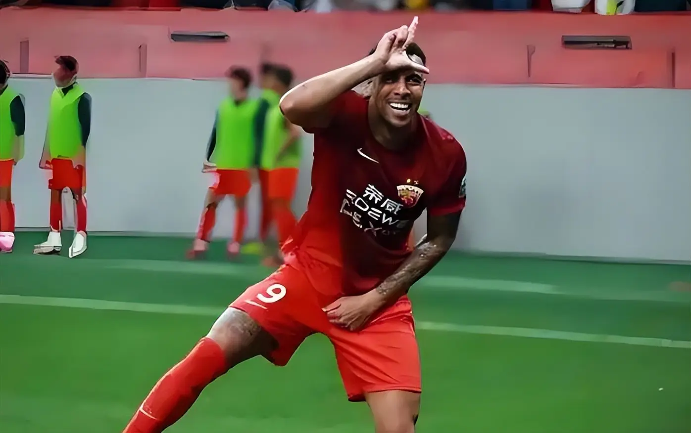 是认定他是, 联直接停赛